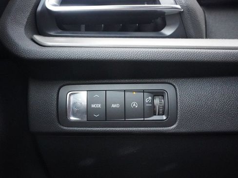 Used 2025 Chevrolet Traverse LT AWD/4WD image 45