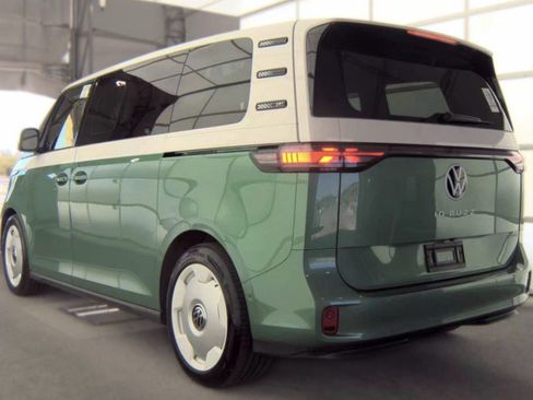 Used 2025 Volkswagen ID. Buzz 1st Edition AWD/4WD image 3