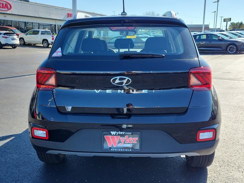New 2026 Hyundai Venue SEL FWD image 4
