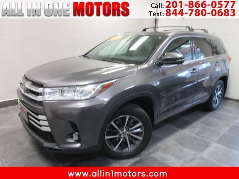 Used 2017 Toyota Highlander XLE w/ Protection Package #3 AWD/4WD image 1