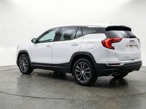 Used 2024 GMC Terrain SLT image 6