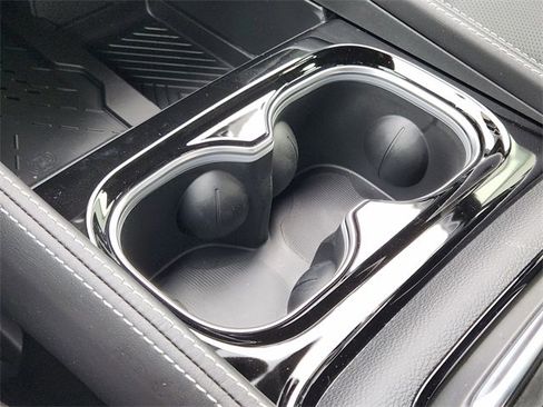 New 2026 Chrysler Pacifica Limited w/ Uconnect Theater Family Group image 15