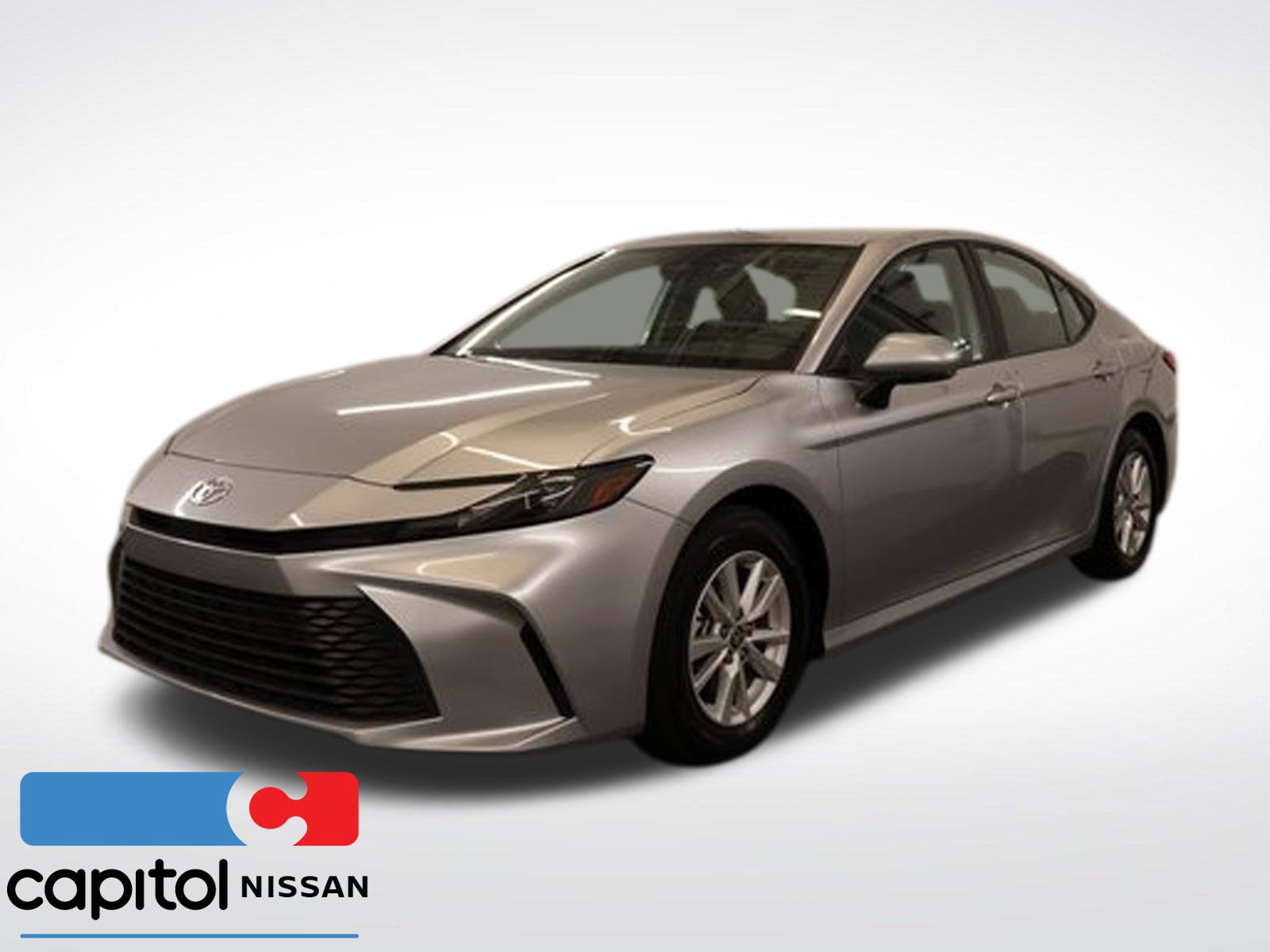 Used 2025 Toyota Camry LE FWD image 5