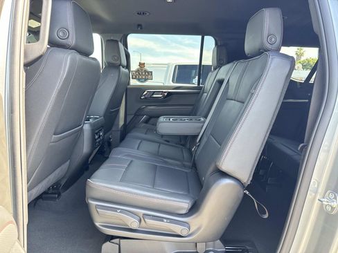 Used 2025 Chevrolet Suburban RST image 25