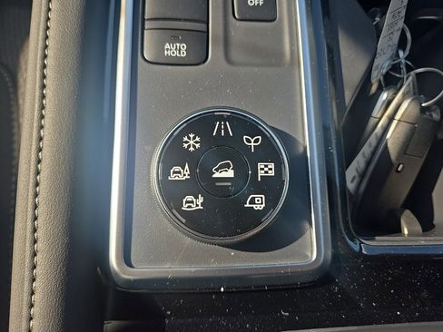 New 2025 Nissan Pathfinder SV image 18