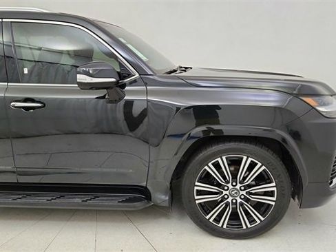 Used 2024 Lexus LX 600 4WD w/ Luxury Package image 7