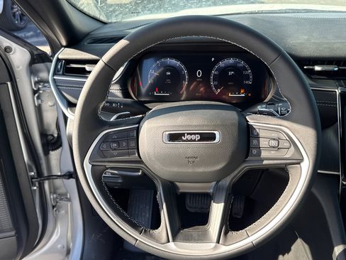 New 2025 Jeep Grand Cherokee Laredo AWD/4WD image 14