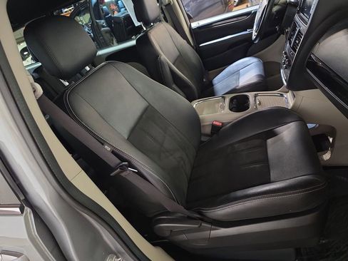Used 2019 Dodge Grand Caravan SXT FWD image 25