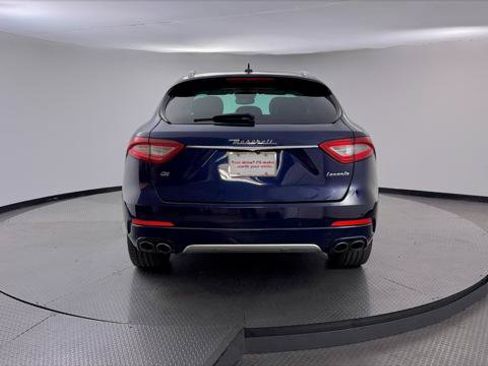 Used 2018 Maserati Levante GranLusso AWD/4WD image 6