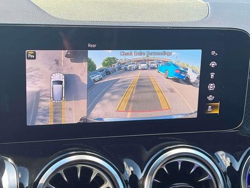 Used 2023 Mercedes-Benz GLB 250 image 41