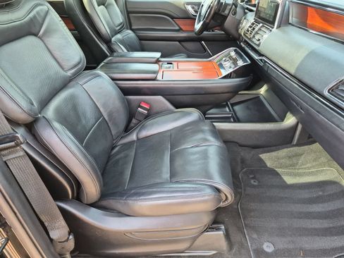 Used 2018 Lincoln Navigator Reserve AWD/4WD image 23