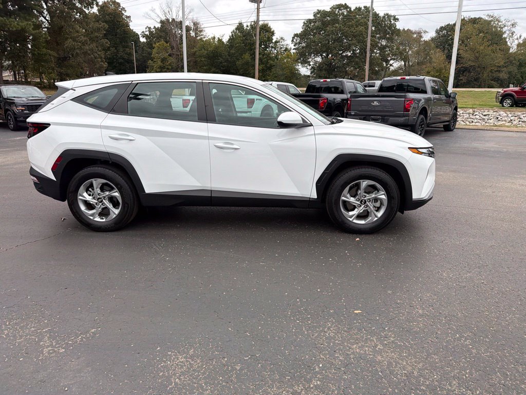 Used 2024 Hyundai Tucson SE FWD image 2