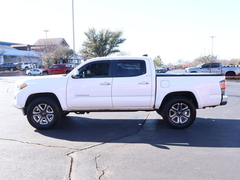 Used 2018 Toyota Tacoma Limited image 33