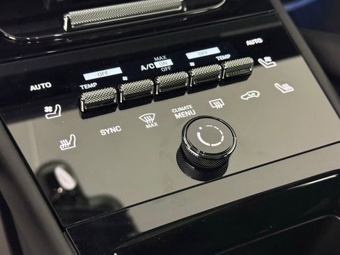 Certified 2025 Porsche Cayenne S image 33