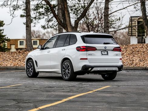 New 2026 BMW X5 xDrive40i w/ Executive Package image 3