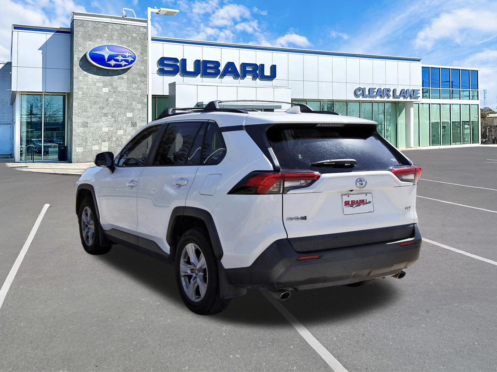Used 2019 Toyota RAV4 XLE w/ Convenience Package FWD image 4