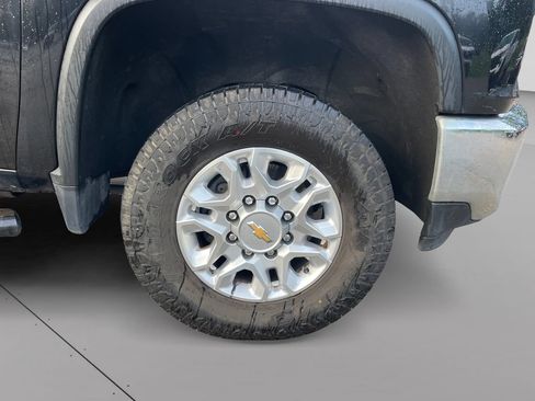Used 2022 Chevrolet Silverado 2500 LT w/ Convenience Package AWD/4WD image 9