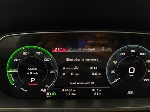 Used 2022 Audi e-tron Premium AWD/4WD image 27