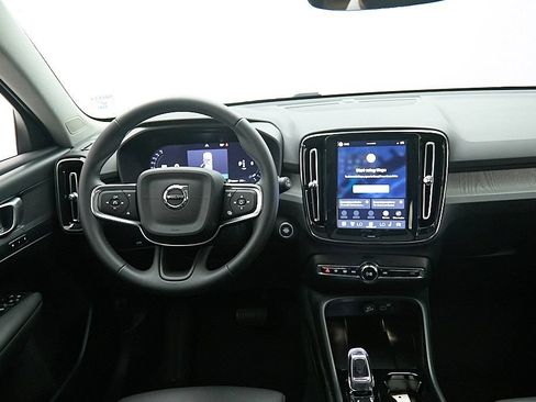 Certified 2026 Volvo XC40 B5 Plus AWD/4WD image 26