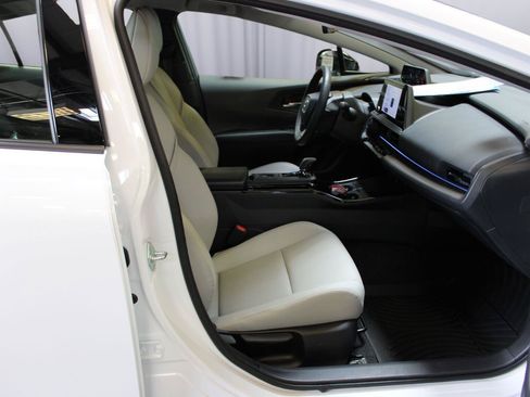 Used 2024 Toyota Prius XLE FWD image 38