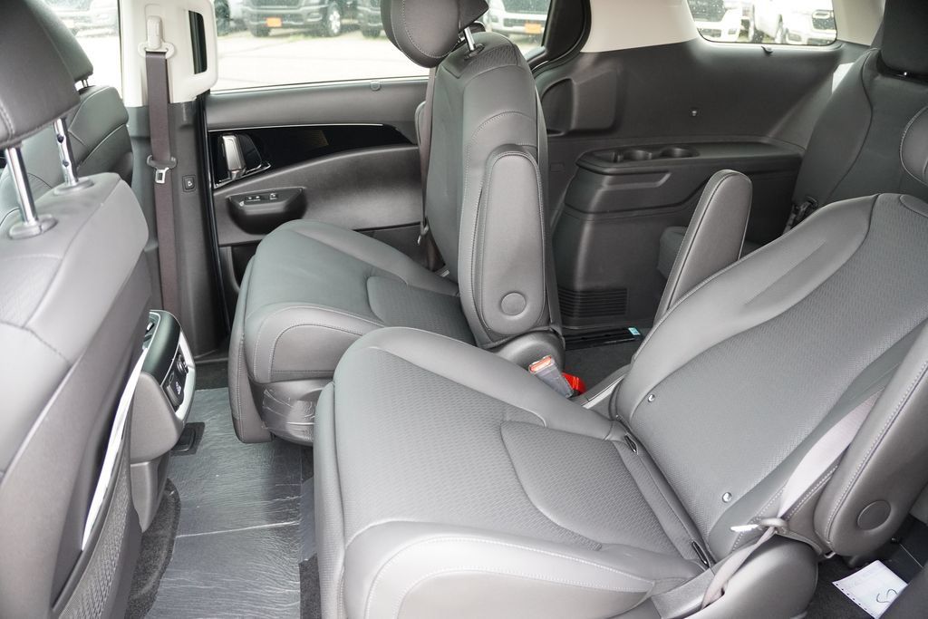New 2026 Kia Carnival SX Prestige FWD image 11