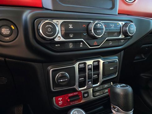 Used 2018 Jeep Wrangler Unlimited Rubicon image 18