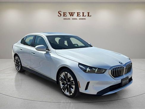 Certified 2025 BMW 530i xDrive w/ Premium Package AWD/4WD image 7