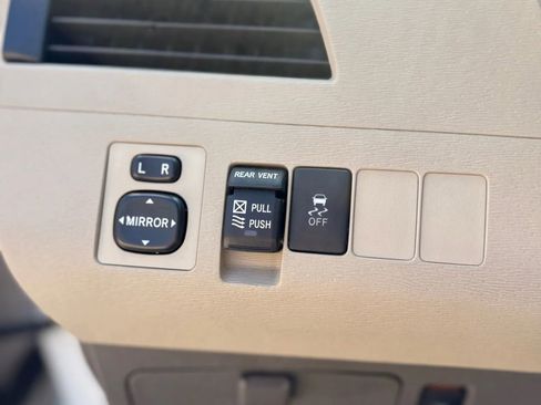 Used 2011 Toyota Sienna XLE w/ Entertainment Pkg image 50