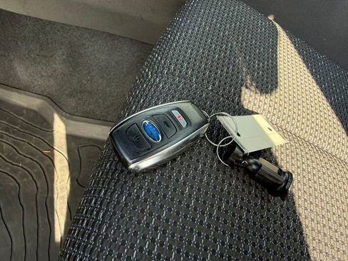 Used 2025 Subaru Forester Premium image 29