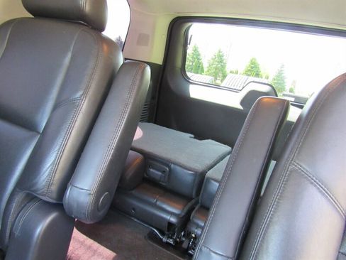 Used 2010 Cadillac Escalade Premium AWD/4WD image 18