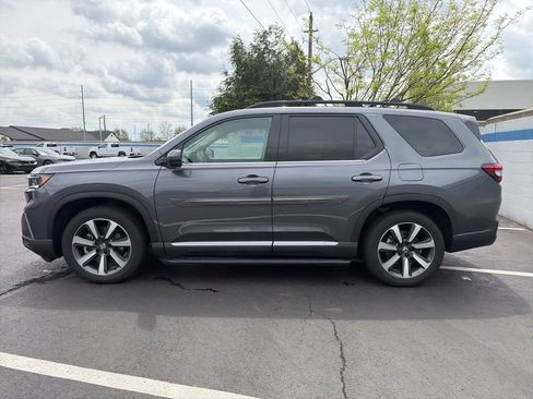 Certified 2025 Honda Pilot Touring image 2