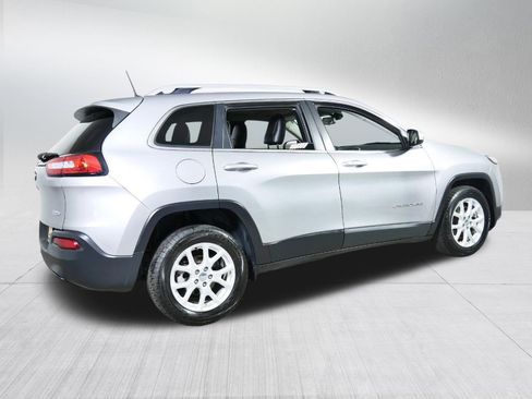 Used 2018 Jeep Cherokee Latitude Plus w/ Cold Weather Group image 7