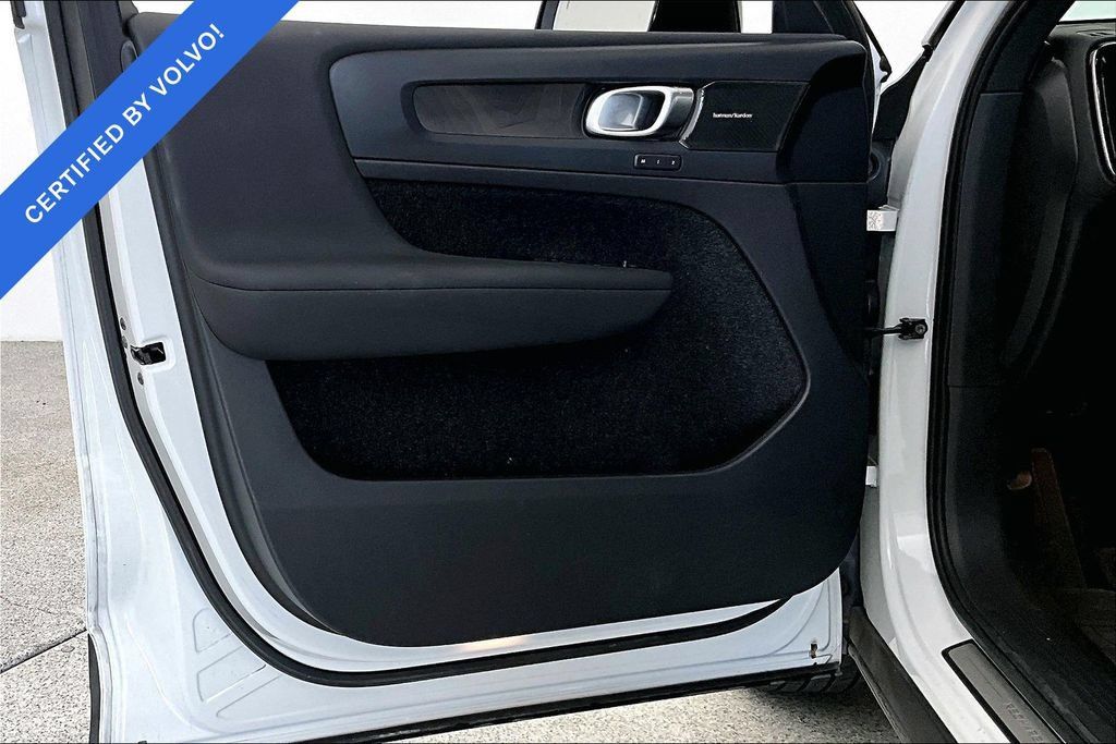 Certified 2023 Volvo XC40 Recharge Ultimate AWD/4WD image 22