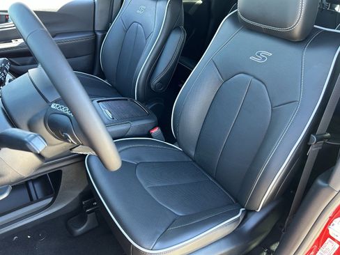 New 2026 Chrysler Pacifica Limited w/ S Appearance Package image 18