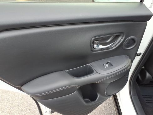 Certified 2024 Honda HR-V EX-L image 9