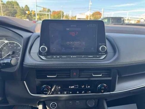 Used 2023 Nissan Rogue SV image 14