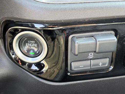 Used 2025 GMC Sierra 1500 SLT RWD image 17