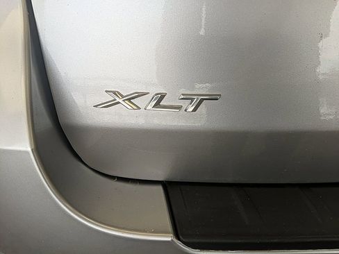 Used 2020 Ford Explorer XLT w/ Comfort Package image 8