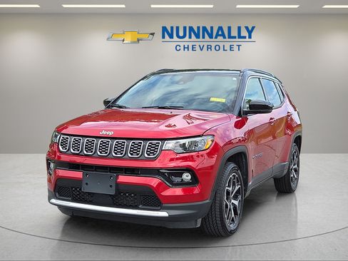 Used 2025 Jeep Compass Limited AWD/4WD image 1