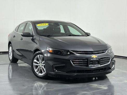 Used 2016 Chevrolet Malibu LT w/ Leather Package FWD image 2