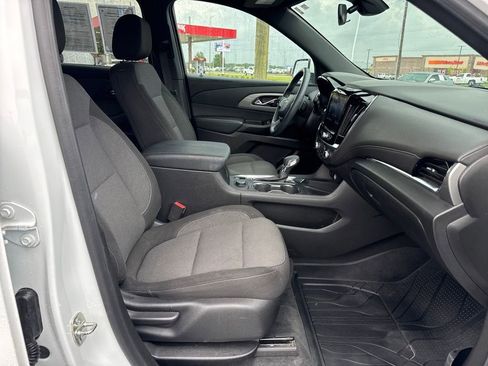 Used 2023 Chevrolet Traverse LT FWD image 12