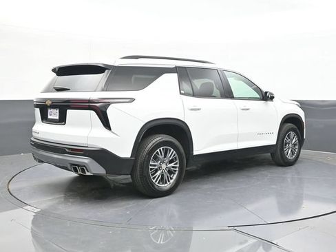 Used 2025 Chevrolet Traverse LT w/ Driver Confidence Package AWD/4WD image 13