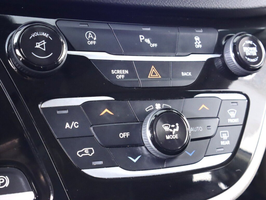 Used 2017 Chrysler Pacifica Touring-L FWD image 22
