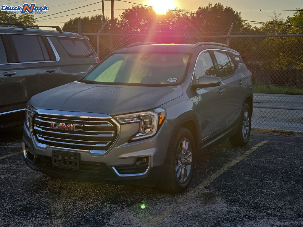Used 2024 GMC Terrain SLT AWD/4WD image 3
