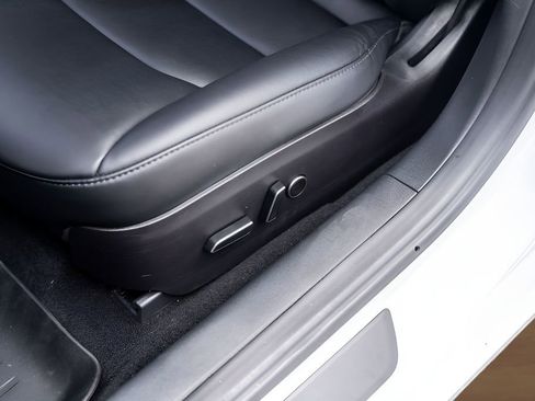 Used 2023 Tesla Model 3 Standard Range RWD image 8