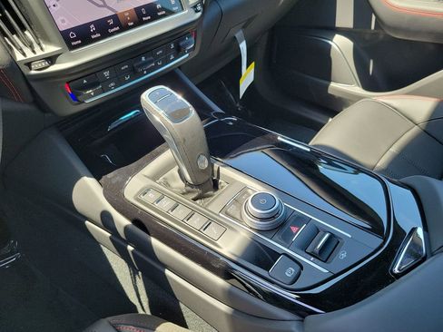 Used 2024 Maserati Levante GT Ultima image 12