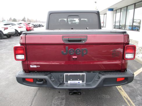 Used 2021 Jeep Gladiator Willys image 4