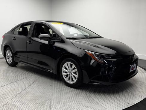 Used 2024 Toyota Corolla LE w/ LE Convenience Package FWD image 39