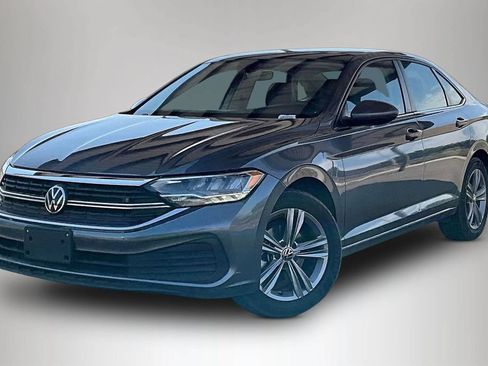 Used 2024 Volkswagen Jetta SE FWD image 3