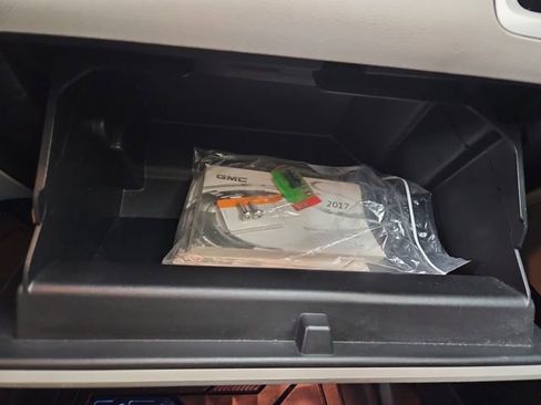 Used 2017 GMC Terrain SLT image 32